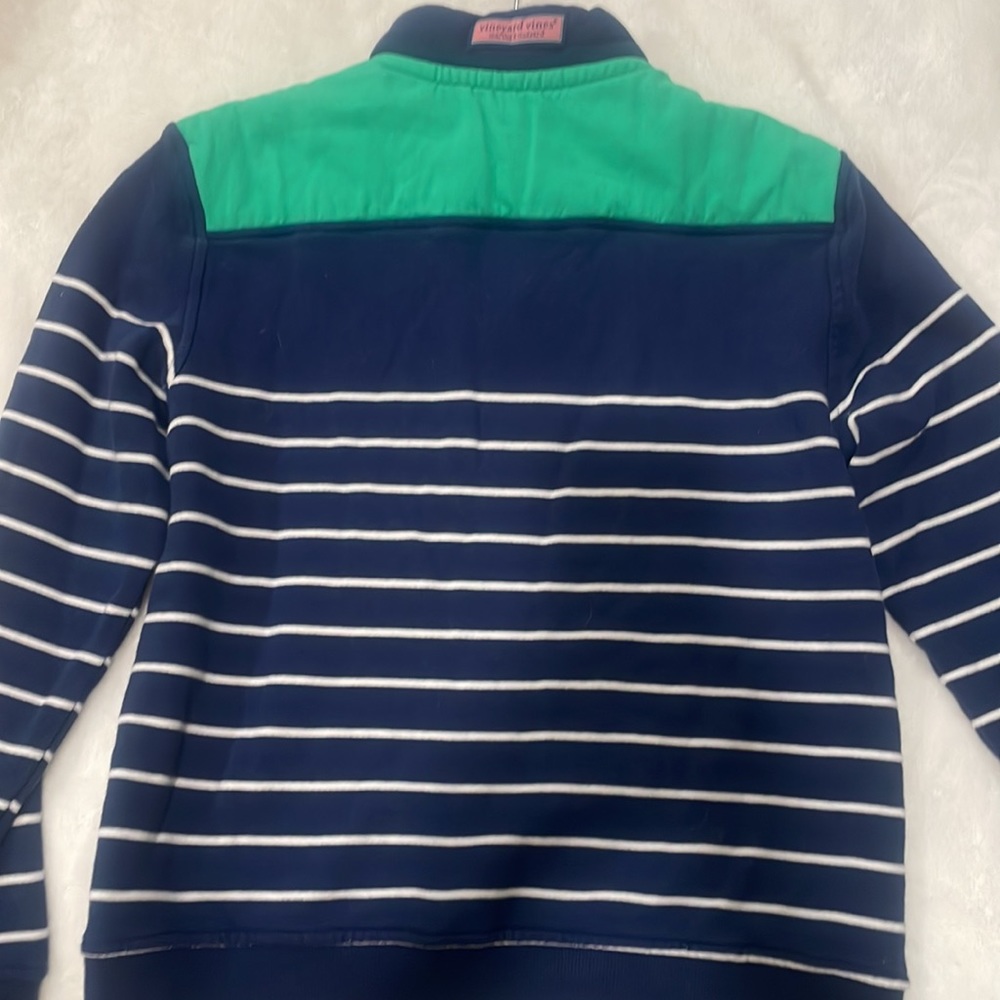 Boys Vineyard Vines Quarter Zip sweatshirt. - Picture 2 of 3